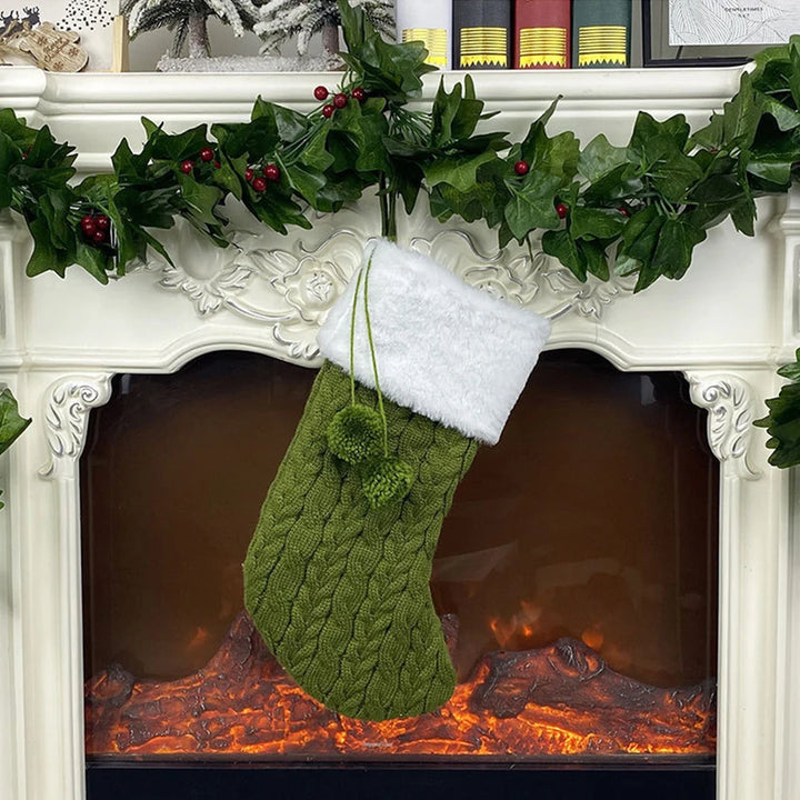 Chaussette Noël Verte Tricotée à Pompons